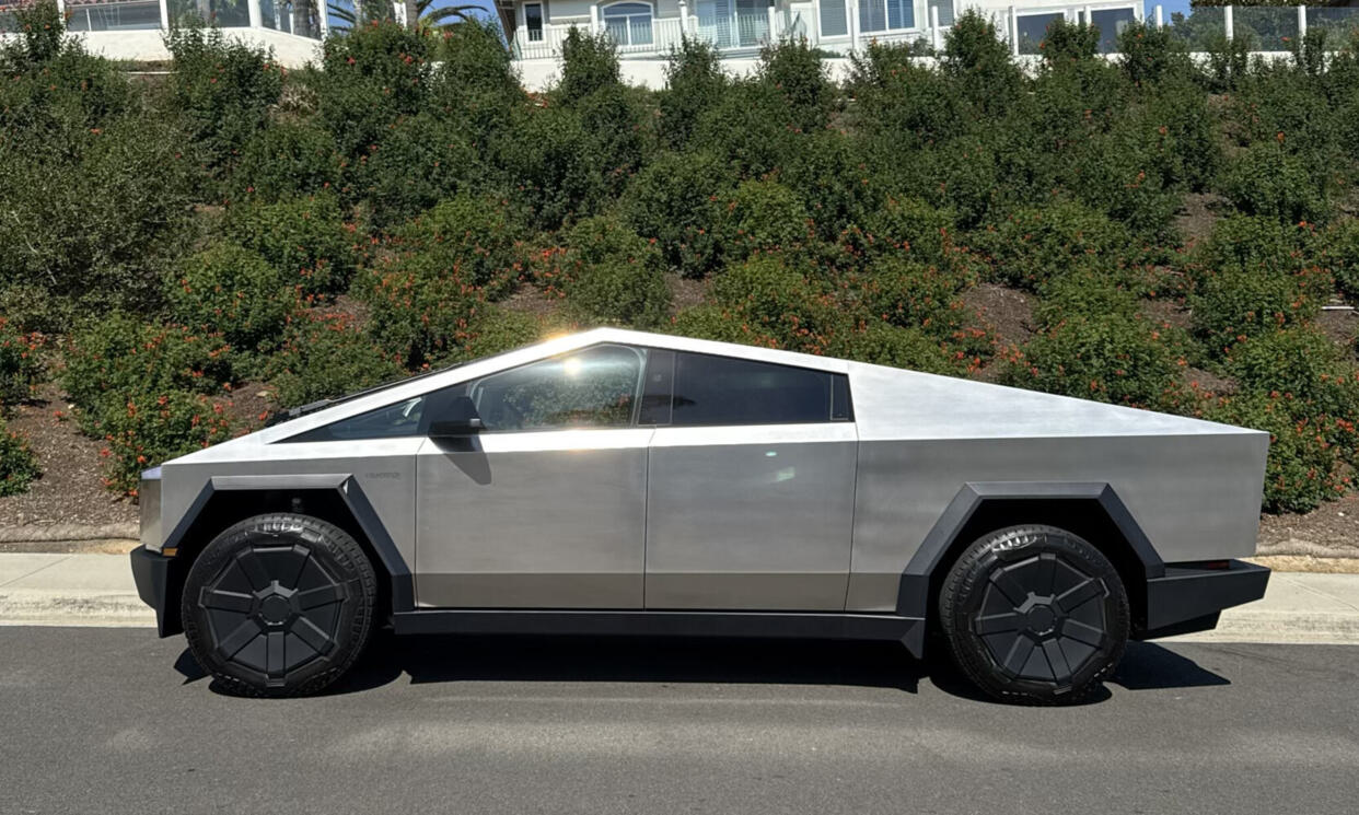 Used 2024 Tesla Cybertruck Cyberbeast AWD/4WD image 4