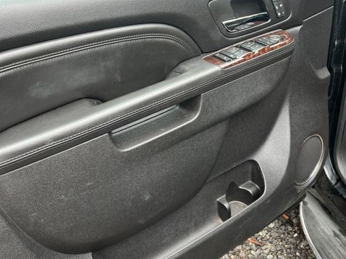 Used 2010 GMC Yukon Denali image 9