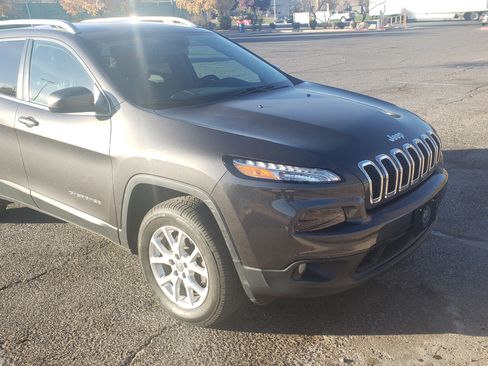 Used 2017 Jeep Cherokee Latitude image 10