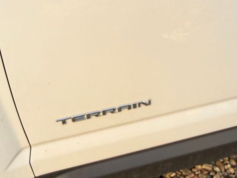 Used 2016 GMC Terrain SLE image 2