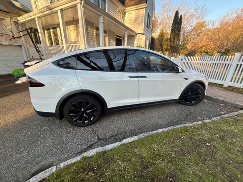 Used 2022 Tesla Model X image 5