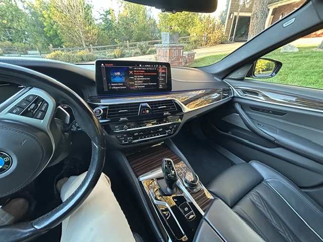 Used 2022 BMW M550i xDrive w/ Executive Package AWD/4WD image 1