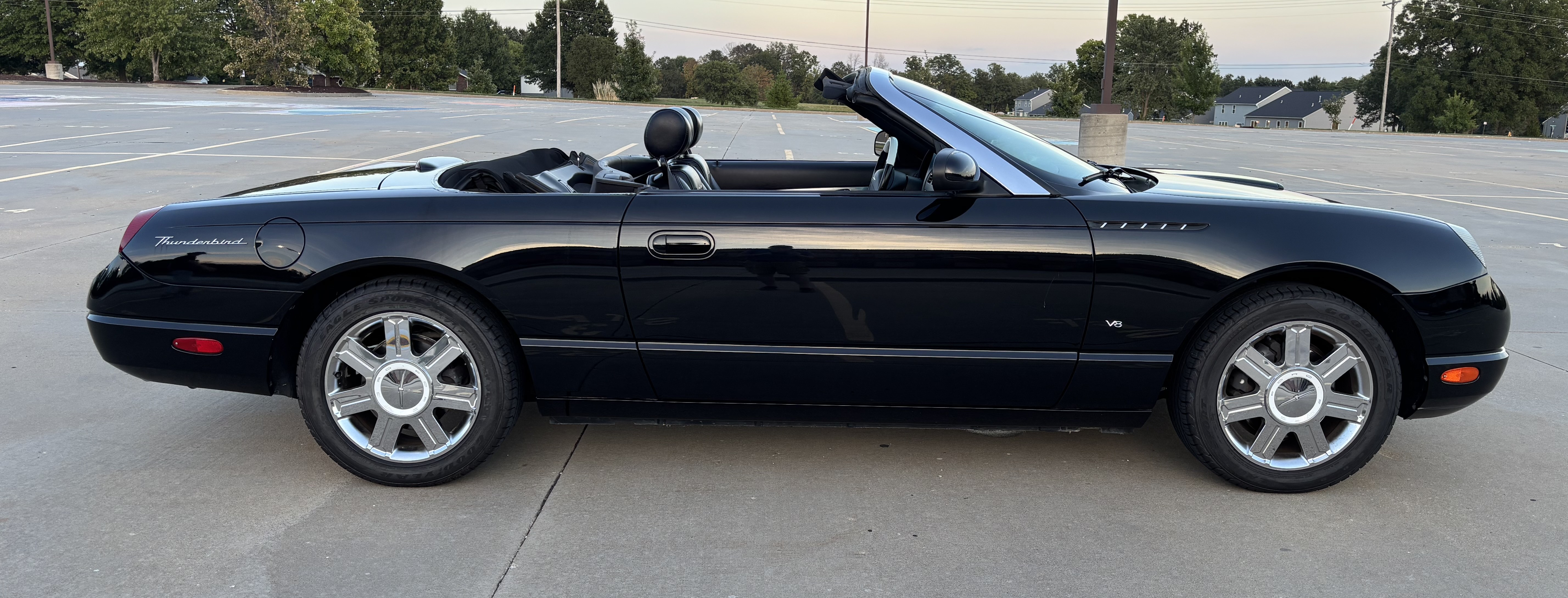 Used 2004 Ford Thunderbird RWD image 8