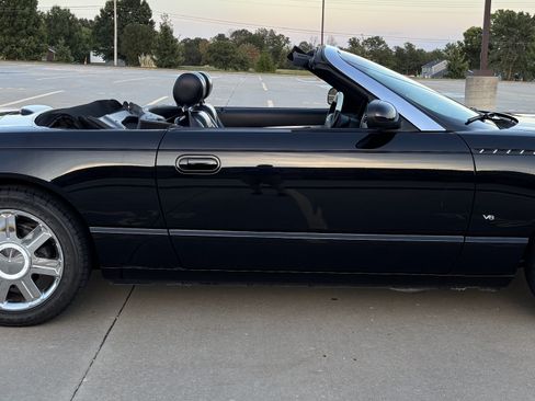 Used 2004 Ford Thunderbird RWD image 8