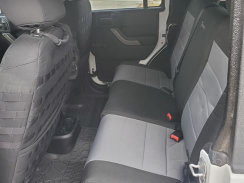 Used 2015 Jeep Wrangler Unlimited Sport image 20