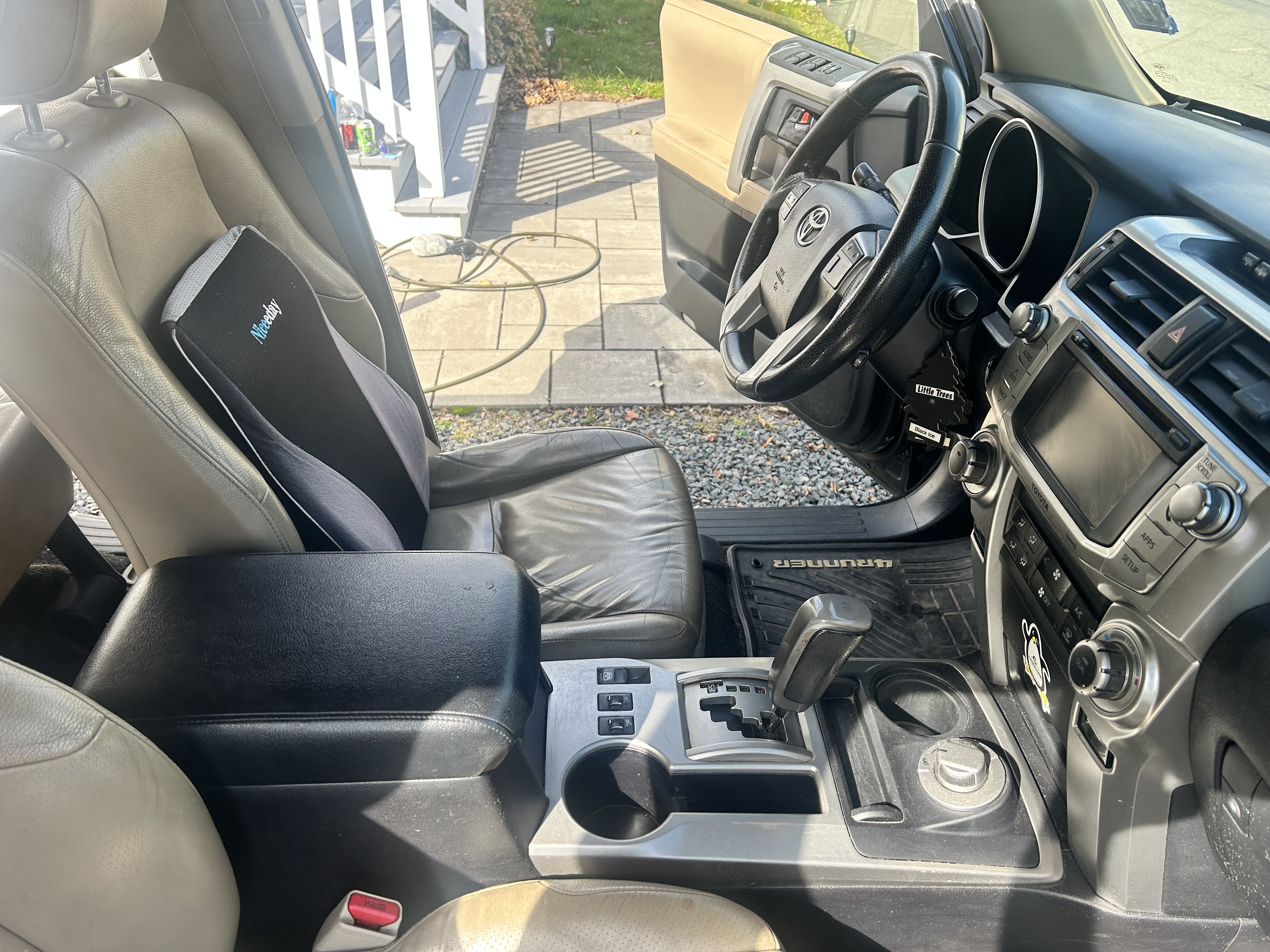 Used 2012 Toyota 4Runner Limited AWD/4WD image 19