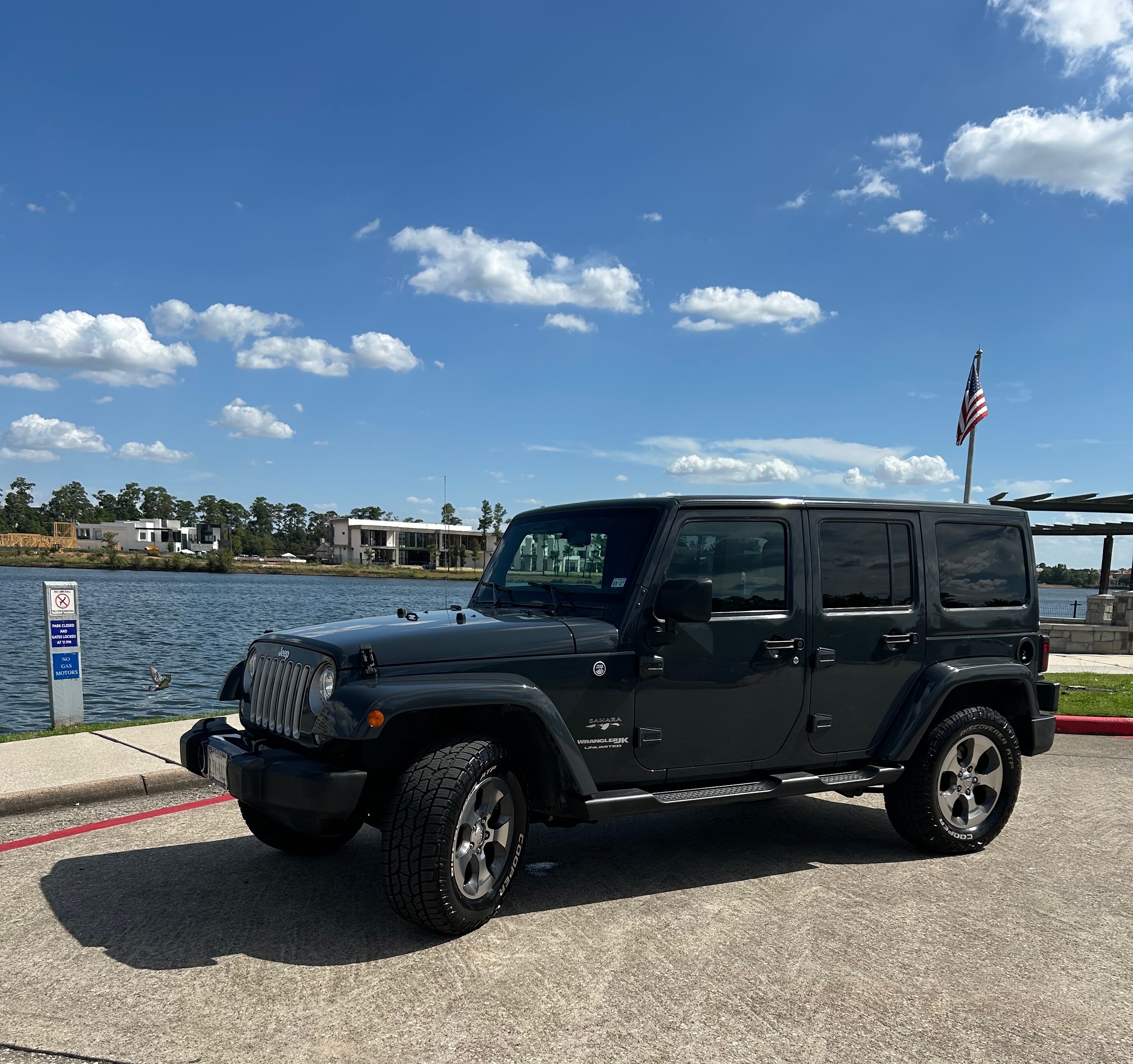 Used 2018 Jeep Wrangler Unlimited Sahara AWD/4WD image 1