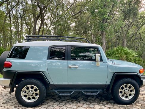 Used 2013 Toyota FJ Cruiser 4WD image 5