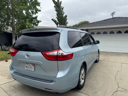 Used 2015 Toyota Sienna LE image 11