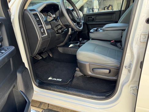 Used 2018 RAM 2500 Tradesman w/ Chrome Appearance Group image 11