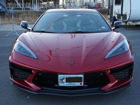 Used 2022 Chevrolet Corvette Stingray Preferred Cpe w/ Engine Appearance Package RWD image 2