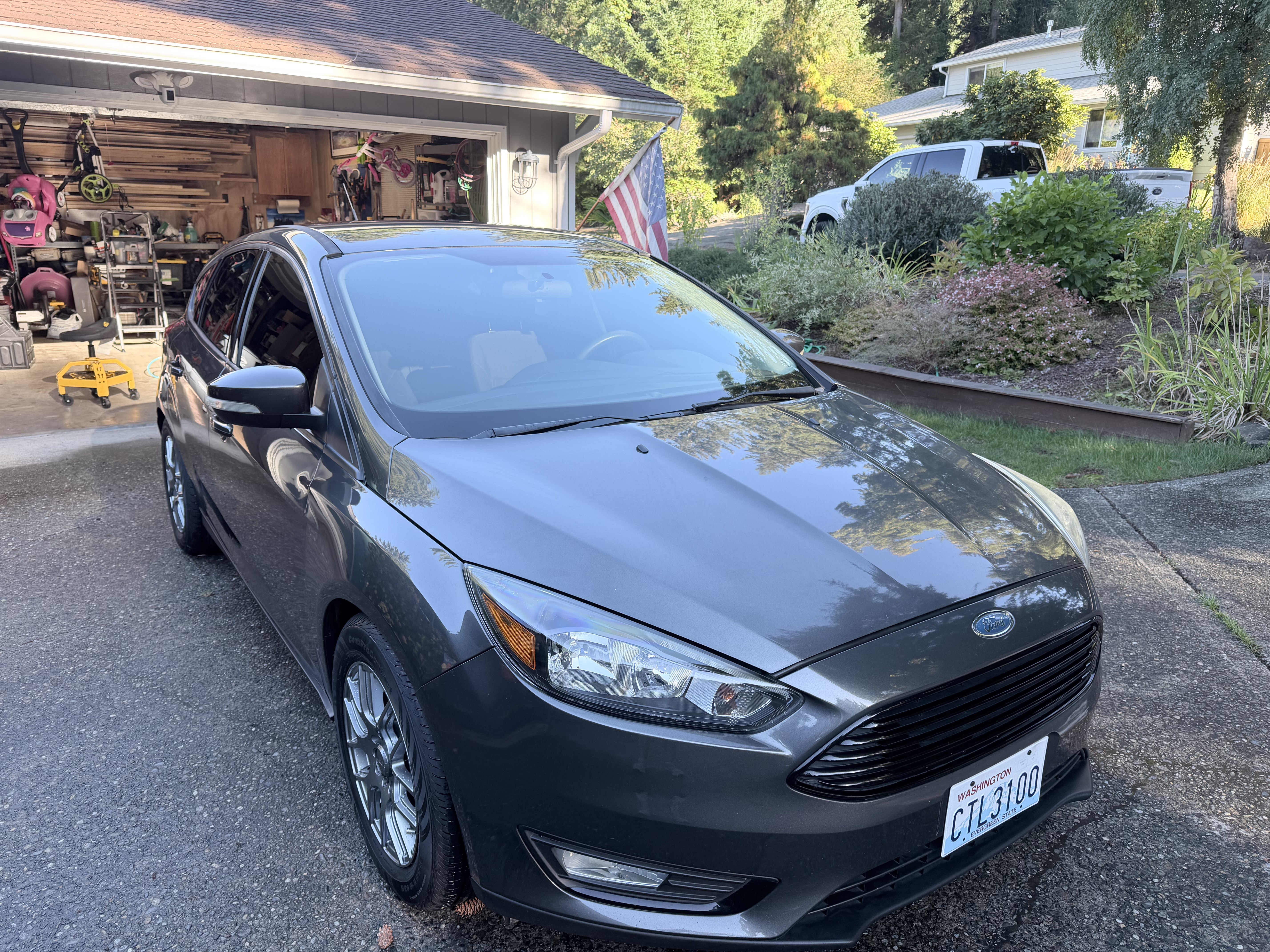Used 2016 Ford Focus SE FWD image 2