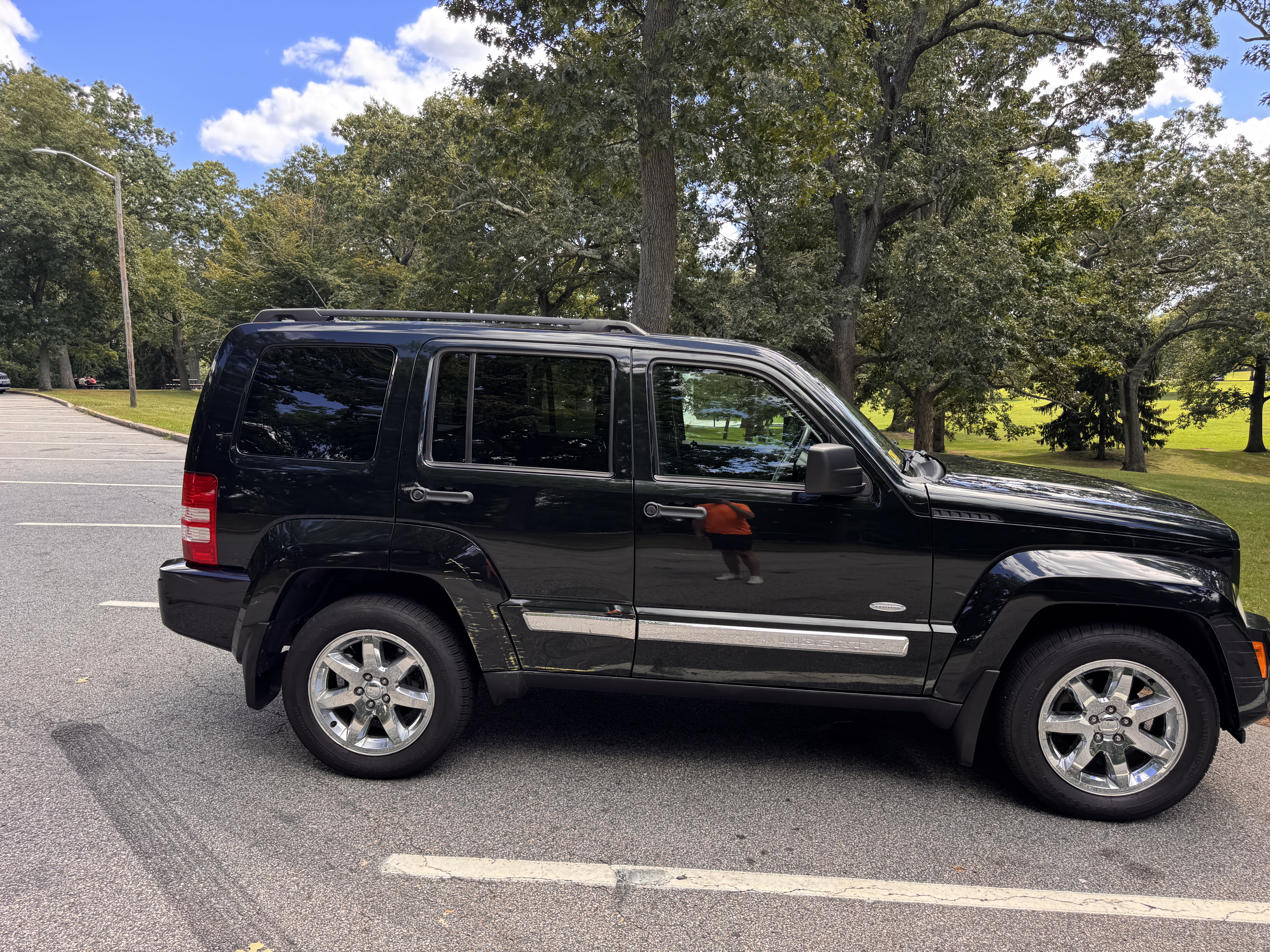 Used 2012 Jeep Liberty Sport AWD/4WD image 6