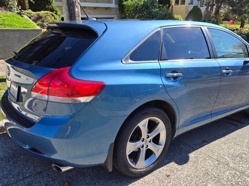Used 2010 Toyota Venza AWD image 4