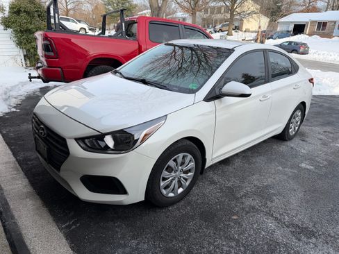 Used 2018 Hyundai Accent SE image 2