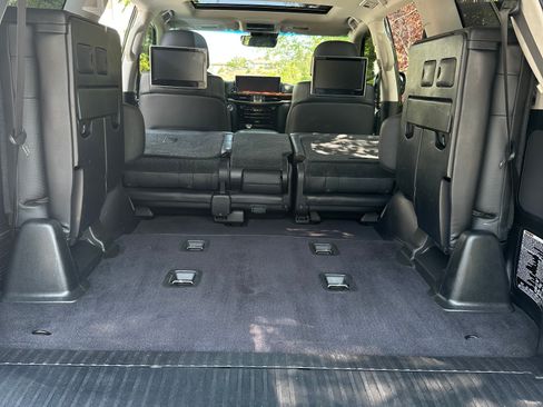 Used 2017 Lexus LX 570 4WD image 20