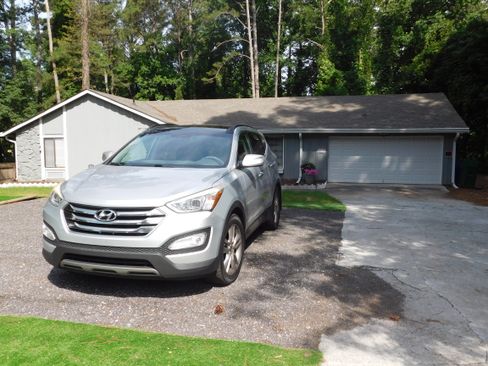 Used 2015 Hyundai Santa Fe Sport 2.0T w/ Option Group 05 FWD image 2