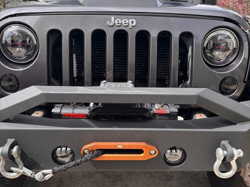 Used 2014 Jeep Wrangler Unlimited Sahara w/ Connectivity Group AWD/4WD image 5