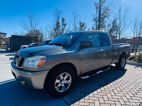 Used 2007 Nissan Titan XE w/ Preferred Pkg image 2