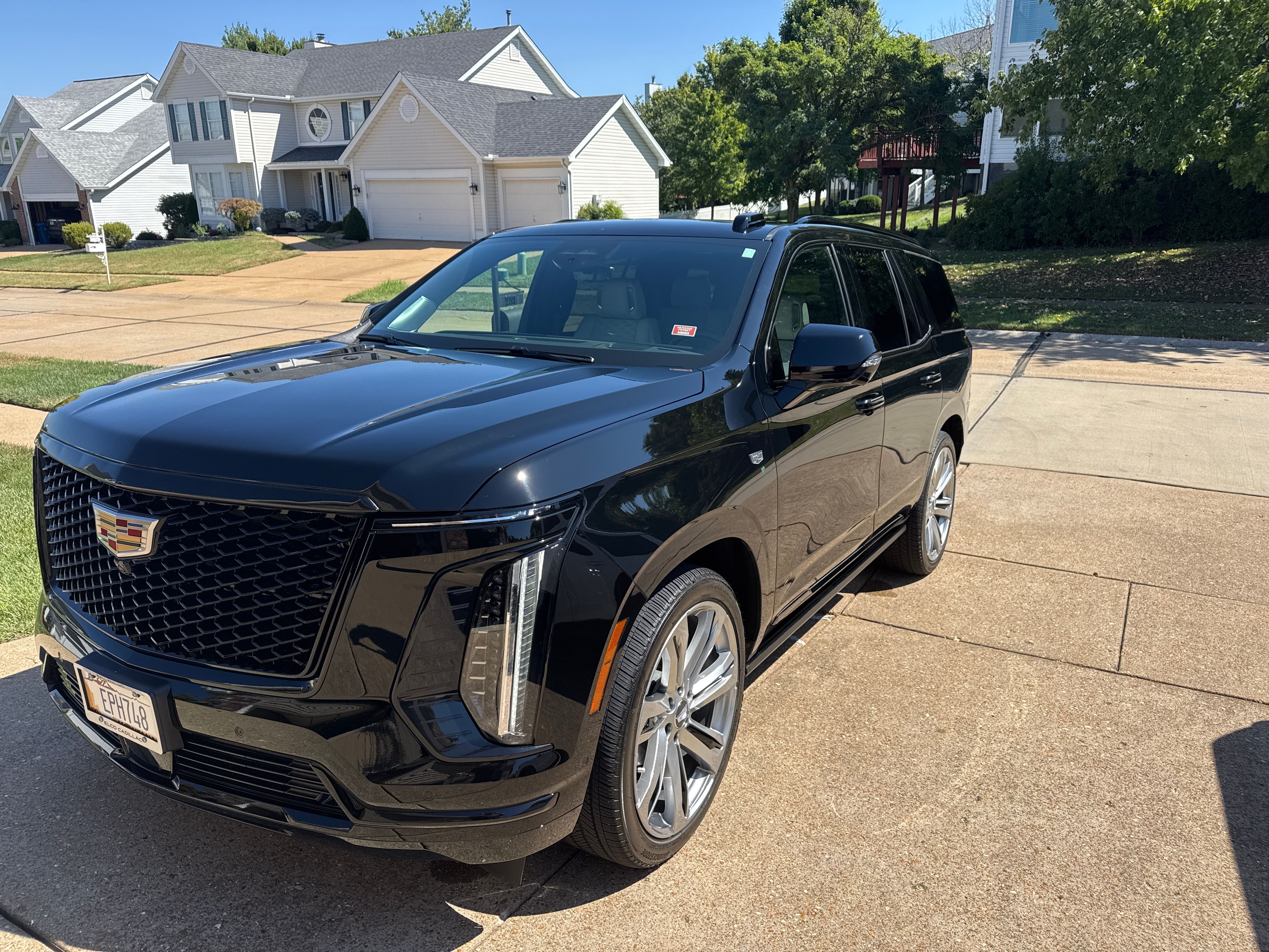 Used 2025 Cadillac Escalade Sport Platinum w/ LPO, Floor Liner Package AWD/4WD image 2