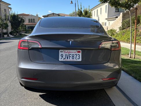 Used 2023 Tesla Model 3 Standard Range image 9