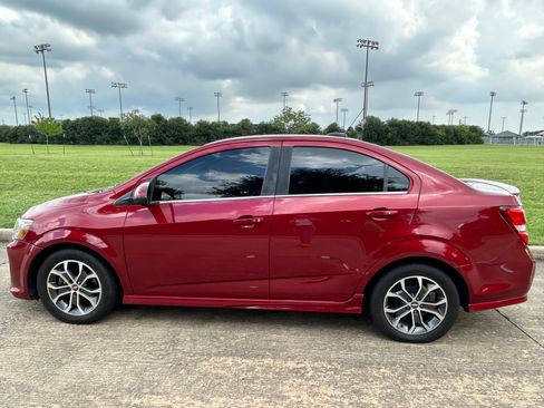 Used 2017 Chevrolet Sonic LT w/ Convenience Package FWD image 1