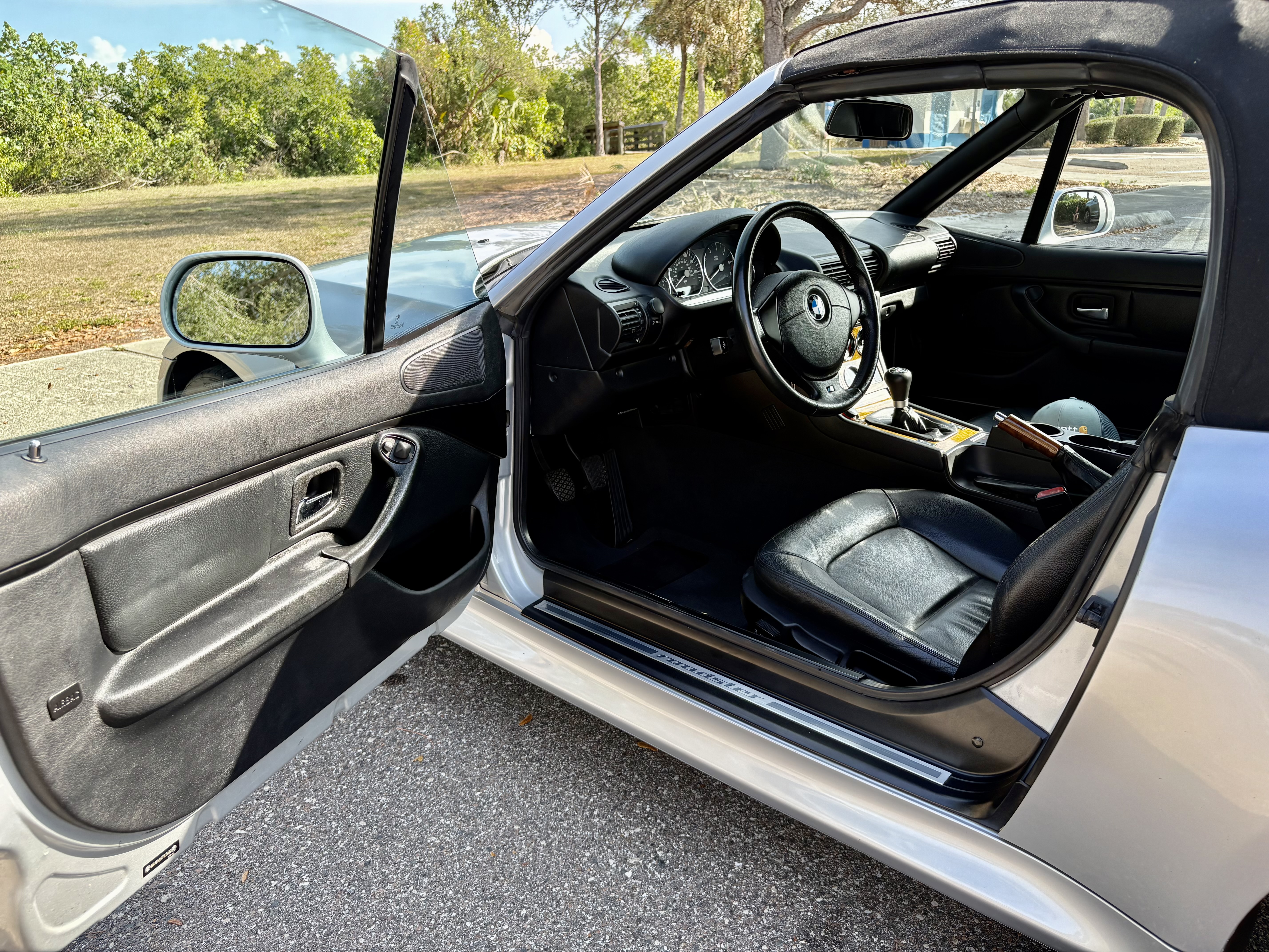 Used 2001 BMW Z3 3.0i RWD image 23