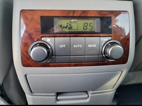 Used 2012 Toyota Highlander Limited w/ Tow Pkg image 11