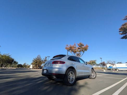 Used 2018 Porsche Macan Sport Edition image 10