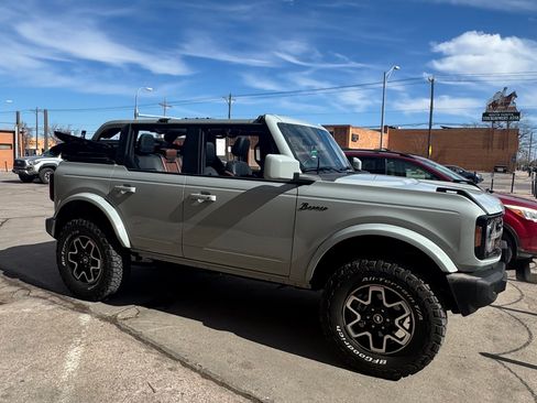 Used 2021 Ford Bronco Outer Banks image 2