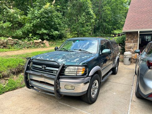 Used 2000 Toyota Tundra Limited RWD image 1