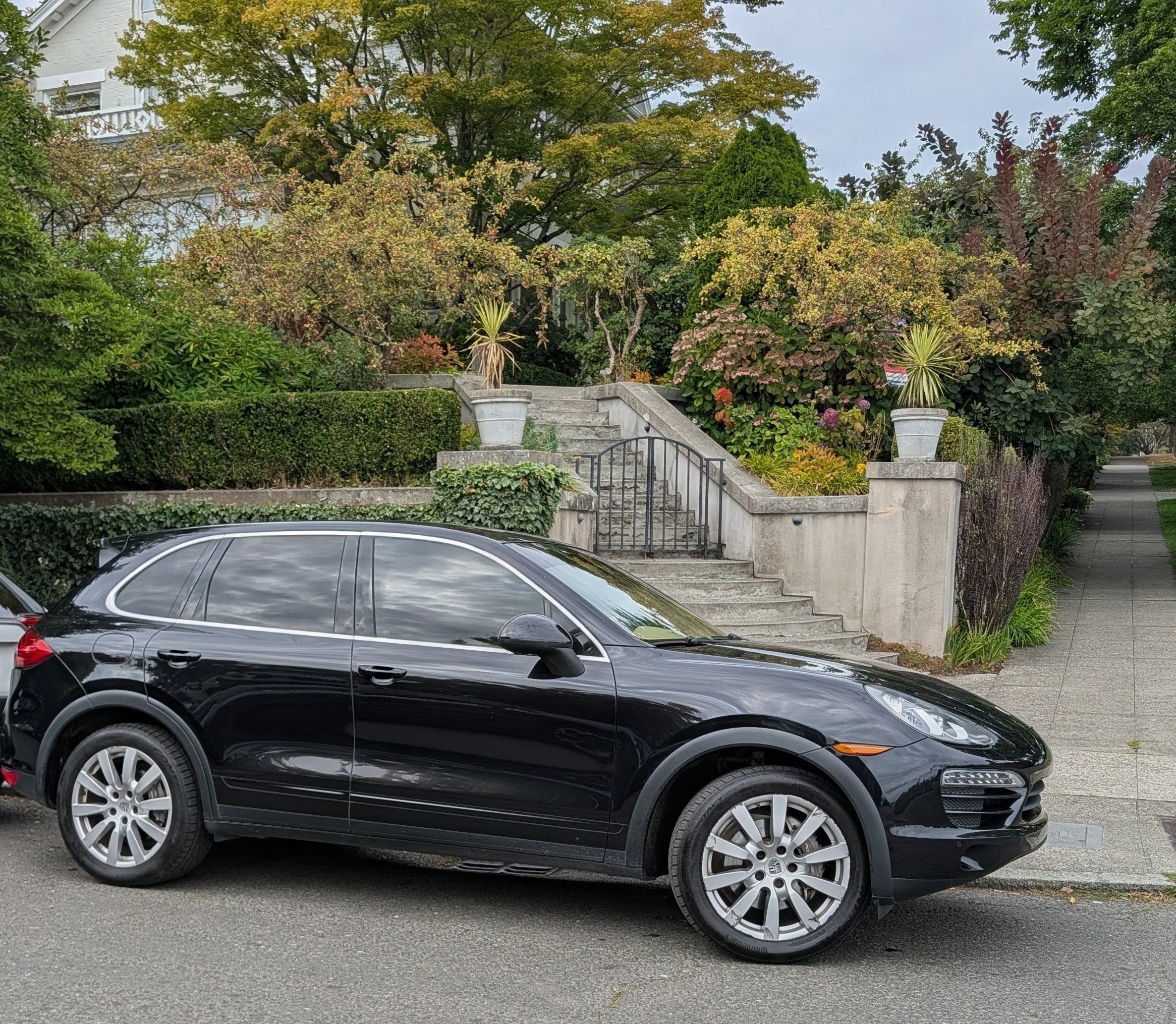Used 2011 Porsche Cayenne AWD/4WD image 5