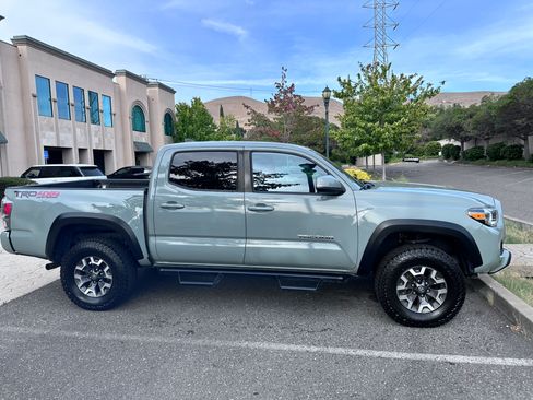 Used 2023 Toyota Tacoma TRD Off-Road w/ Technology Package AWD/4WD image 1