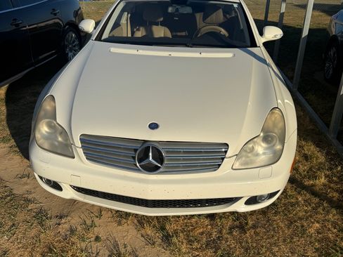 Used 2008 Mercedes-Benz CLS 550 image 1