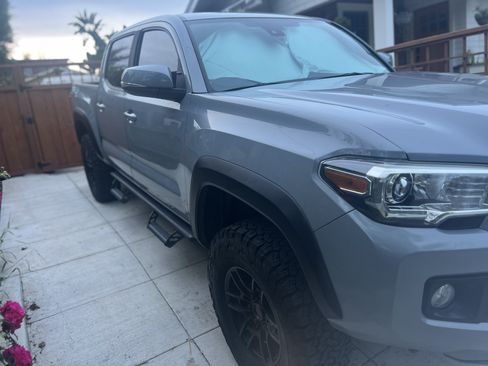 Used 2019 Toyota Tacoma TRD Off-Road image 2