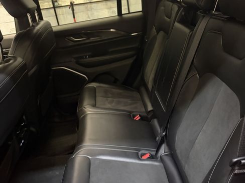 Used 2022 Jeep Grand Cherokee Altitude image 9