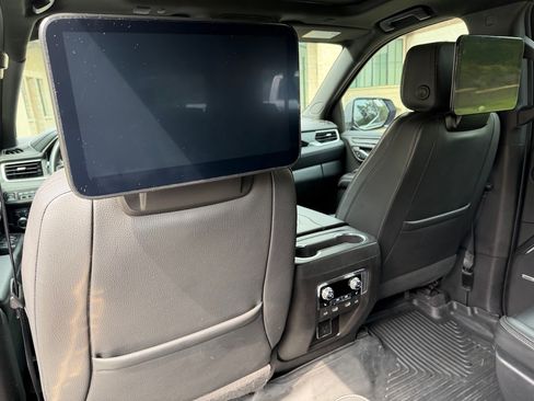 Used 2023 GMC Yukon XL Denali w/ Advanced Technology Package AWD/4WD image 14