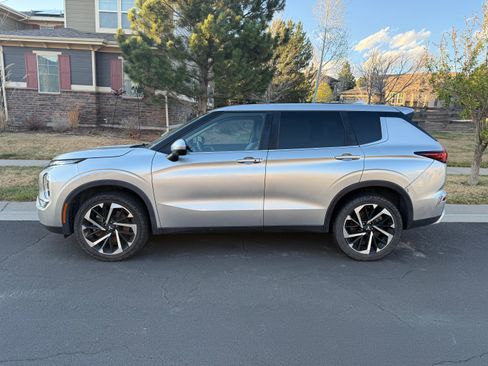 Used 2022 Mitsubishi Outlander SE image 11