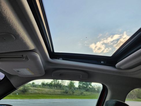 Used 2015 Nissan Juke SV w/ Technology Package image 12