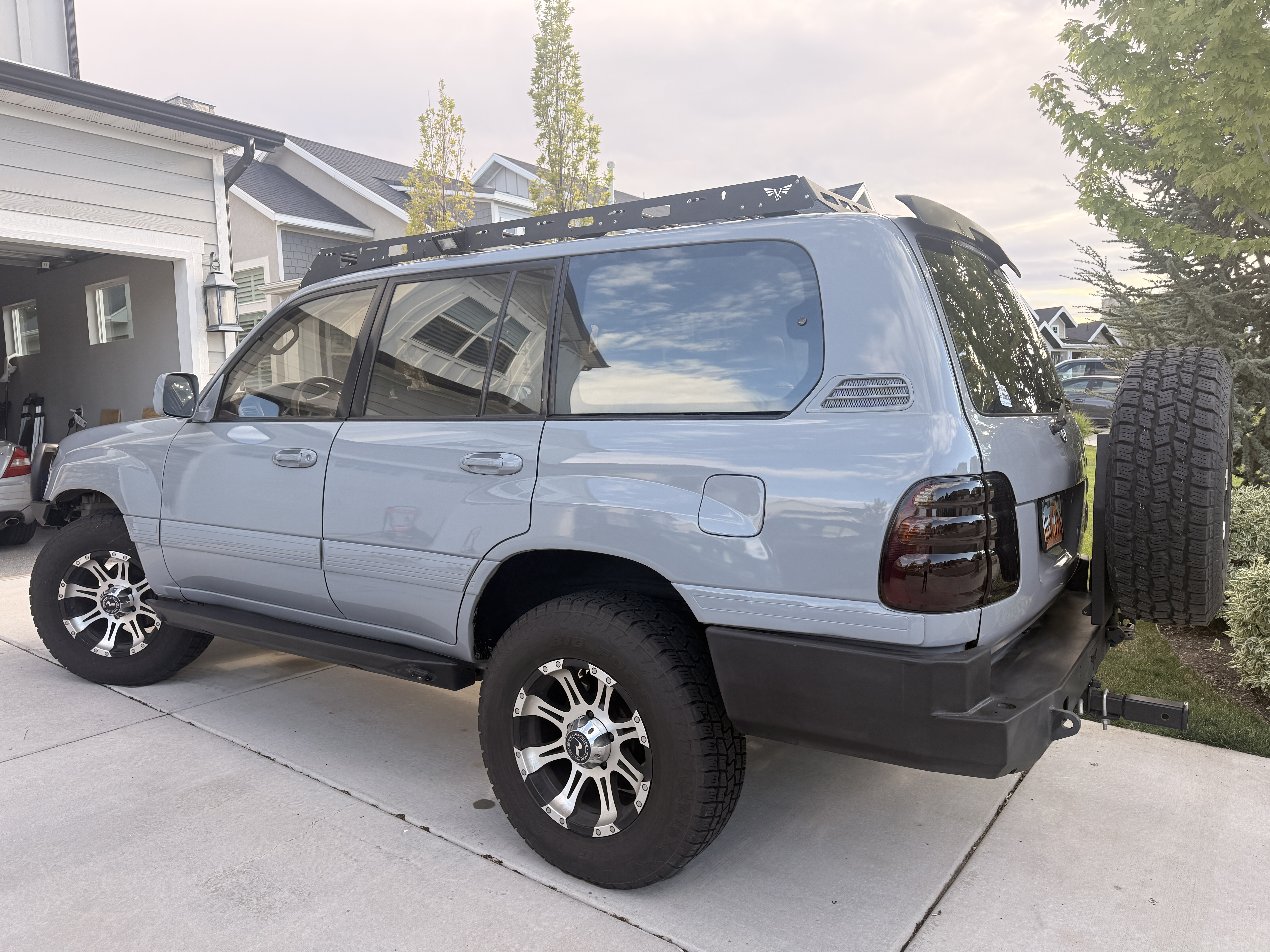 Used 1999 Toyota Land Cruiser w/ Leather Trim Pkg AWD/4WD image 10