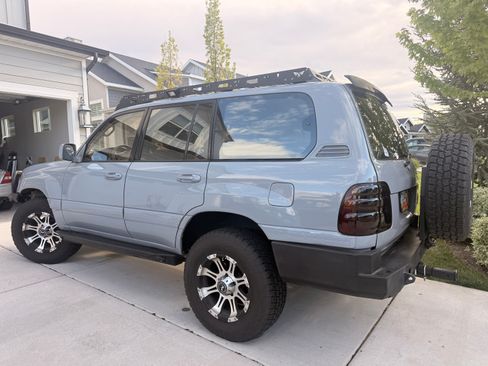 Used 1999 Toyota Land Cruiser w/ Leather Trim Pkg AWD/4WD image 6