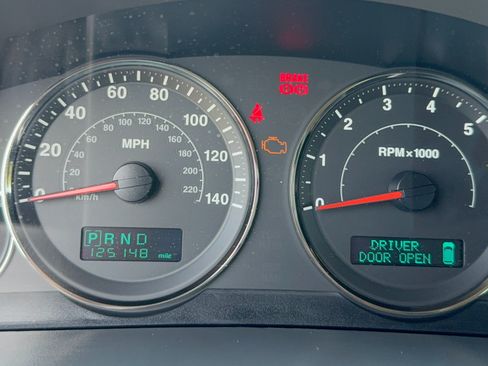 Used 2005 Jeep Grand Cherokee Limited w/ Trailer Tow Group IV RWD image 16