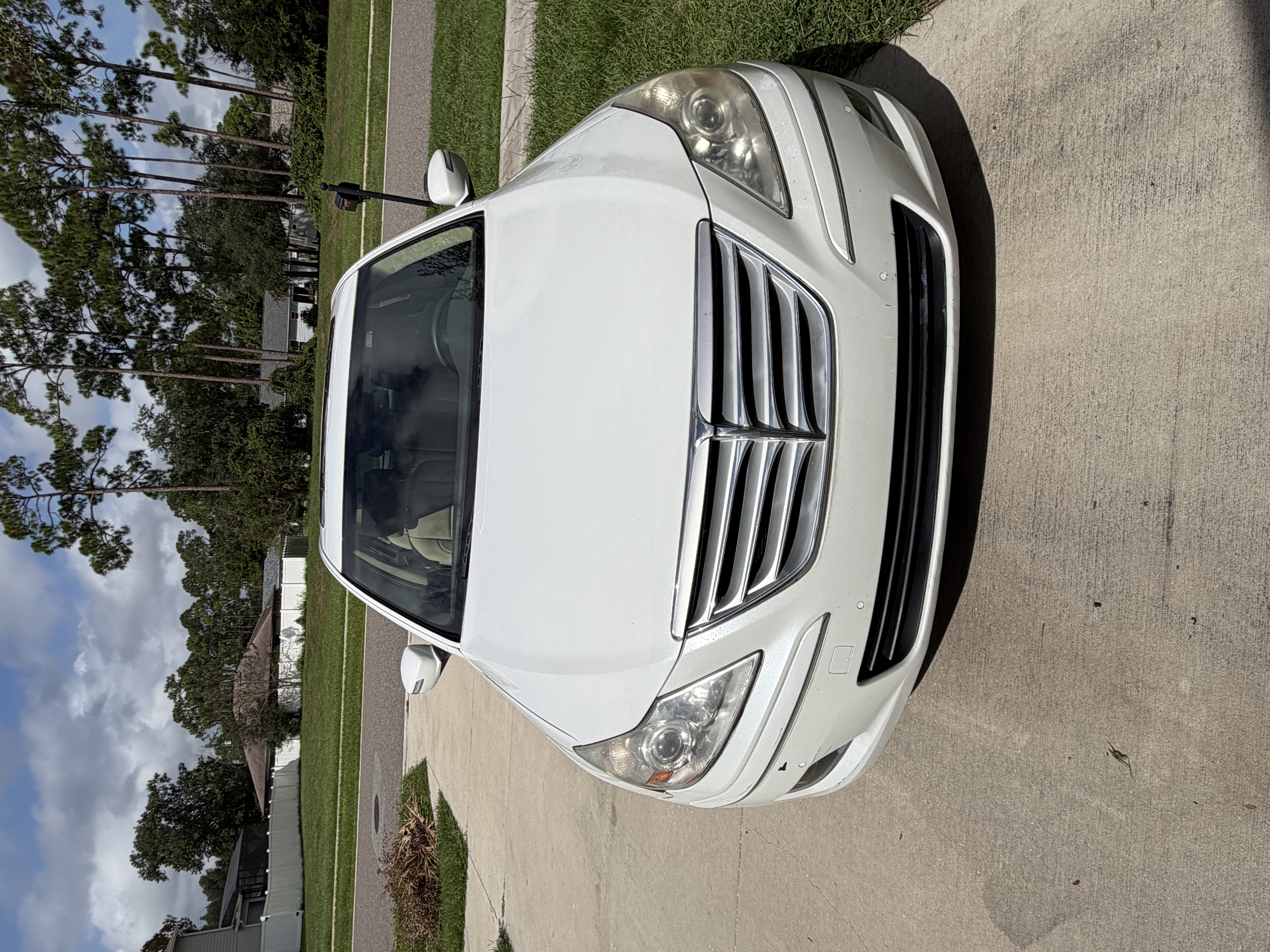 Used 2009 Hyundai Genesis 4.6 w/ Technology Pkg 5 RWD image 2