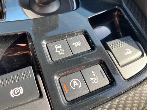 Used 2016 Jaguar F-TYPE R image 16