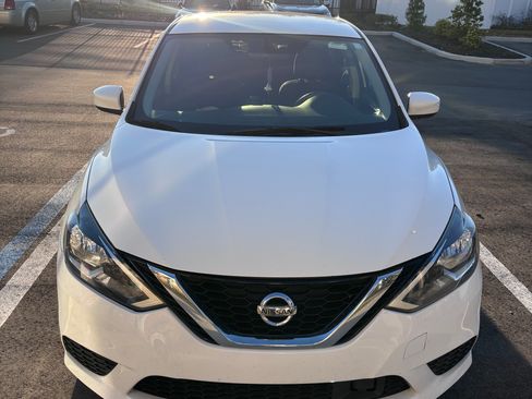 Used 2019 Nissan Sentra SV image 2