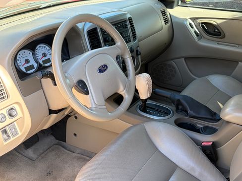 Used 2005 Ford Escape Limited AWD/4WD image 8