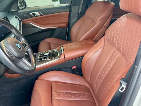 Used 2023 BMW X7 M60i w/ Executive Package image 9