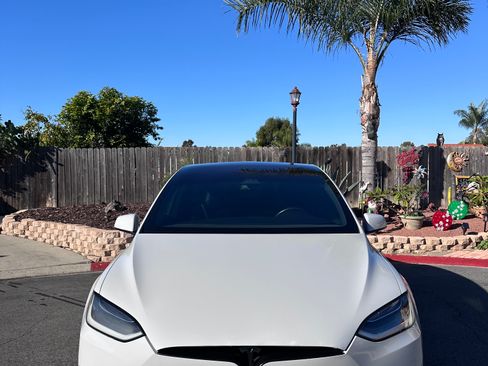 Used 2018 Tesla Model X 75D image 6