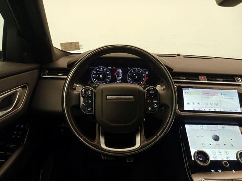 Used 2018 Land Rover Range Rover Velar R-Dynamic SE image 16