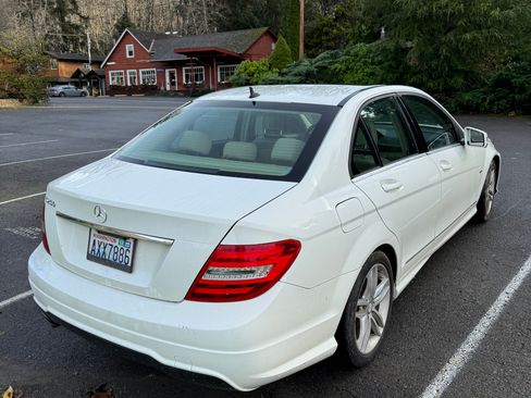 Used 2012 Mercedes-Benz C 250 Sedan image 5
